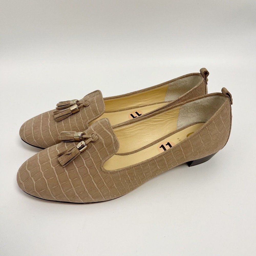 Womens Vince Camuto Signature Sz 11 Loafers Tassel Flats Tan Embossed Slip On